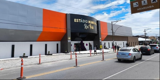 Estádio Municipal Rei Pelé é inaugurado em Araruama com estátua de três metros do ex-jogador