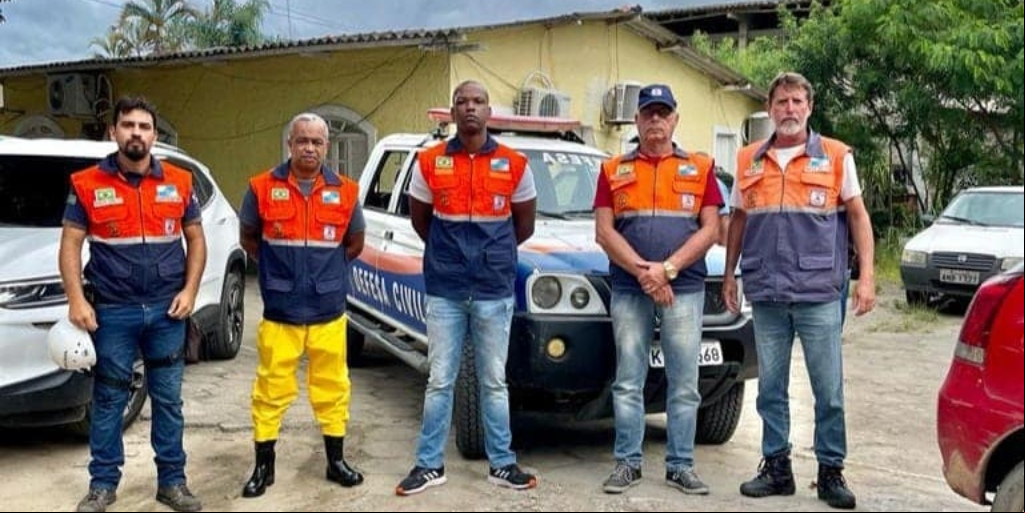 Agentes foram enviados para ajudar a cidade de Petrópolis