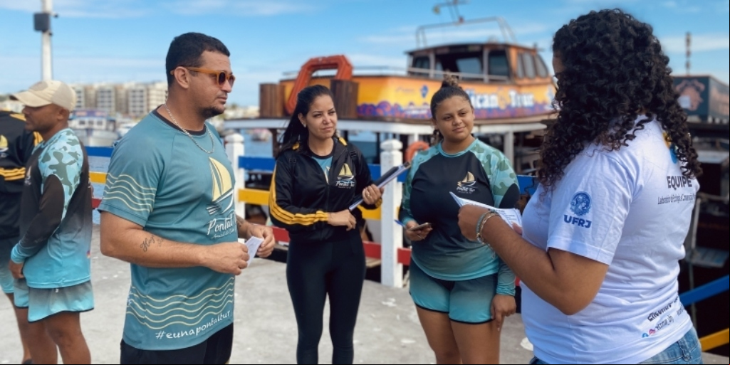 Equipe a instruções aos colaboradores dos barcos
