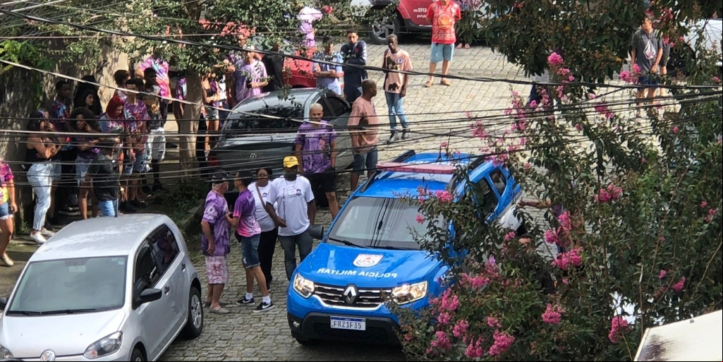 Torcedores da Saudade protestaram em frente ao local de apuração; PM foi acionada para manter segurança