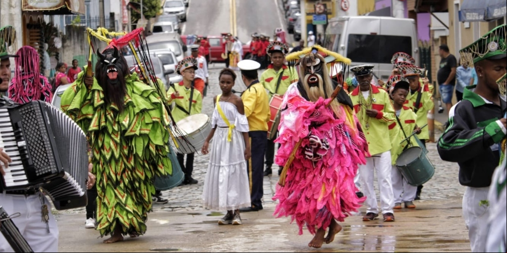 Exposição em Cantagalo revela a fé e a tradição das Folias de Reis em imagens  