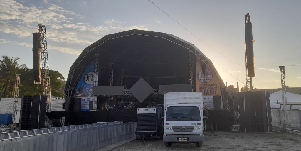 Rio das Ostras finaliza a montagem dos palcos para a 20ª edição do Festival de Jazz & Blues