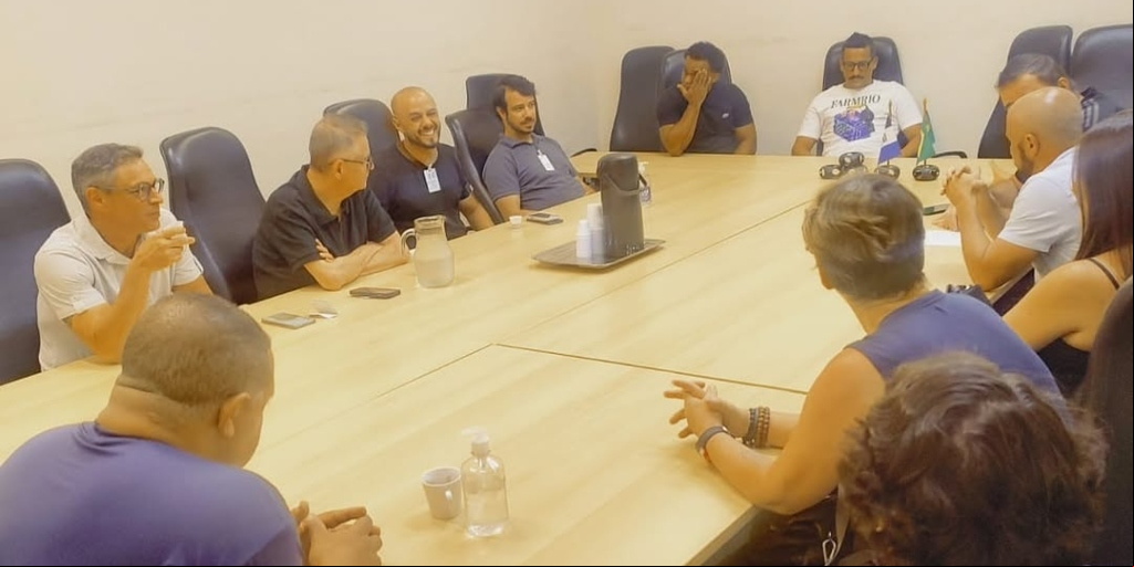 Reunião entre vereadores, representantes da Apenf, empresários do setor e também do Polo Gastronômico na Câmara Municipal 
