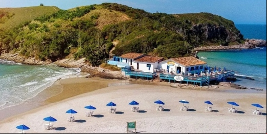 Justiça manda demolir 7 quiosques em praia de Cabo Frio, entre eles, a ‘Casa do Tufão’