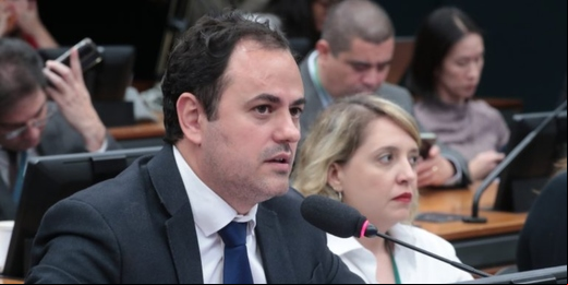 Relator dá parecer favorável à continuidade do processo que pode cassar o mandato do deputado Glauber Braga (PSOL)