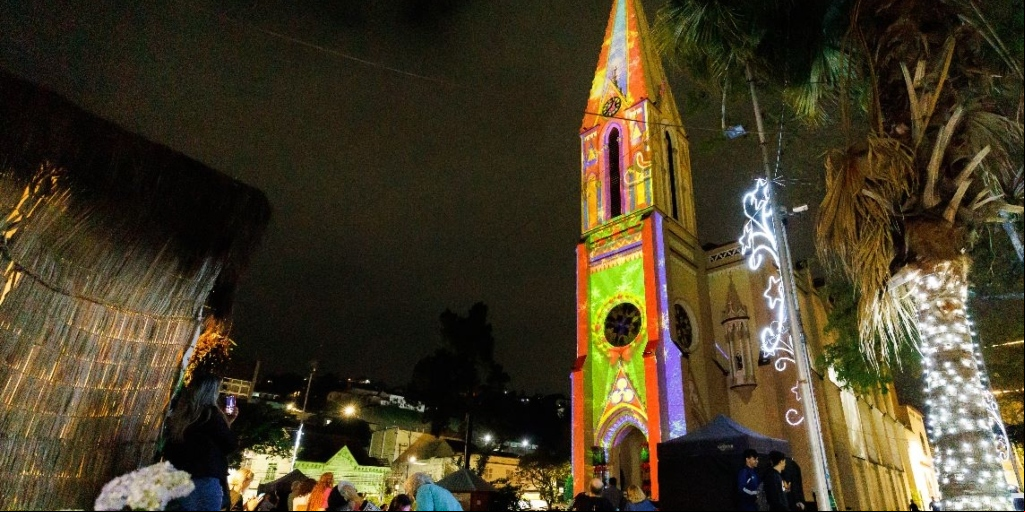 Vídeo mapping do Sesc ilumina a Matriz de Santa Teresa