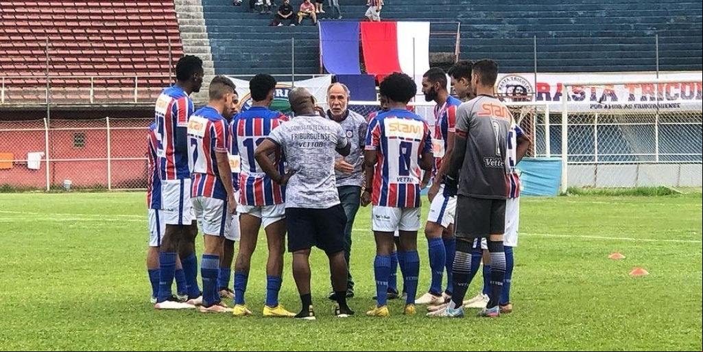 Com muitos jogadores emprestados, clube precisou inscrever atletas das categorias de base