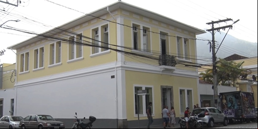 Nova Friburgo oferece curso de teatro gratuito com o ator e diretor Tomás Braune; veja como se inscrever