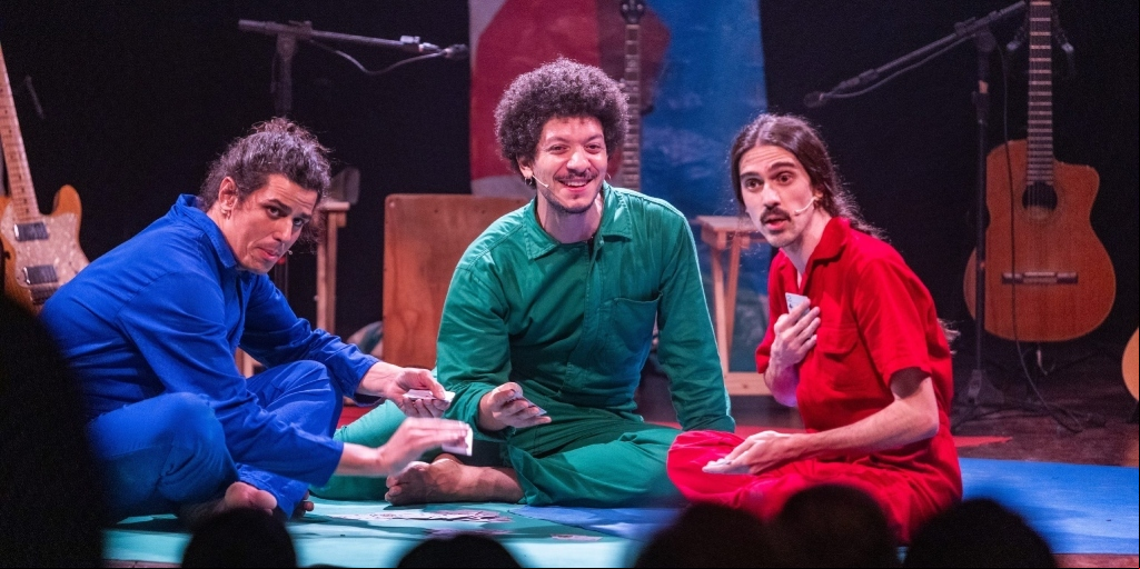 Trio de músicos apresenta canções autorais e clássicas dos teatros infantis