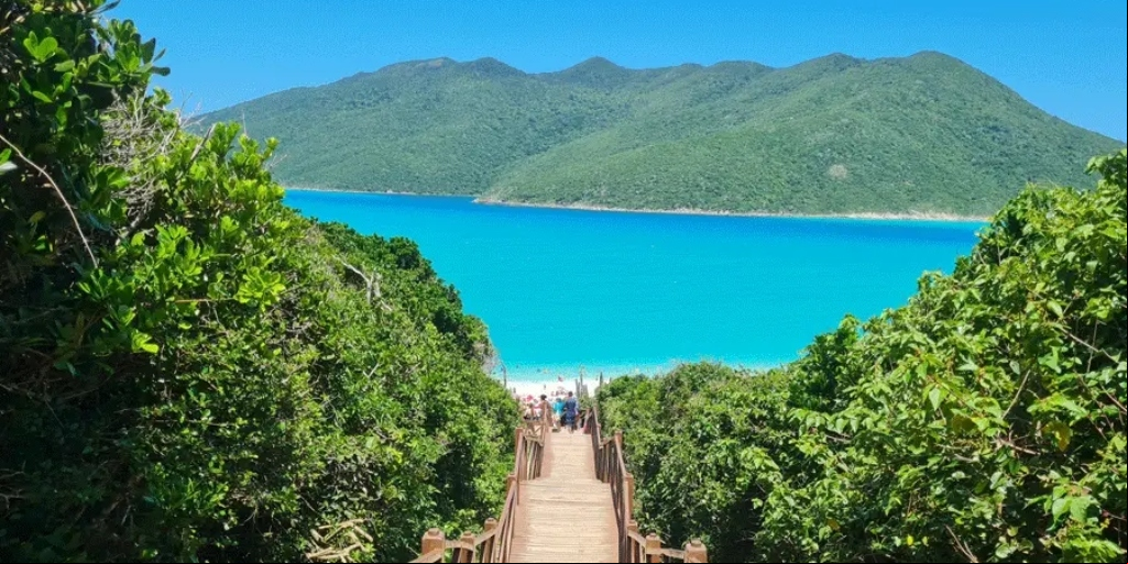 Ranking internacional elege Pontal do Atalaia, em Arraial do Cabo, como a praia mais bonita do Brasil e a 20ª melhor do mundo