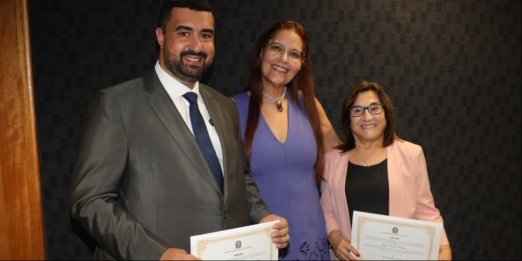 O prefeito eleito Leonardo Vasconcellos (União) e a vice-prefeita Afaf Ribeiro (DC) foram diplomados para assumir o Executivo em 2025