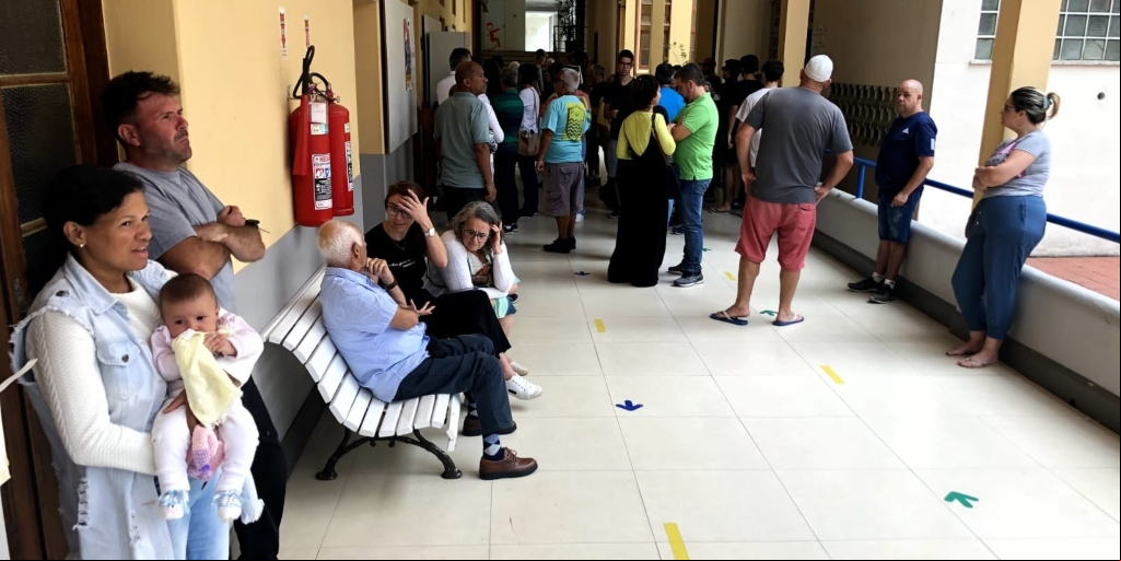 Movimento para votação no Colégio Nossa Senhora das Dores foi tranquilo pela manhã 