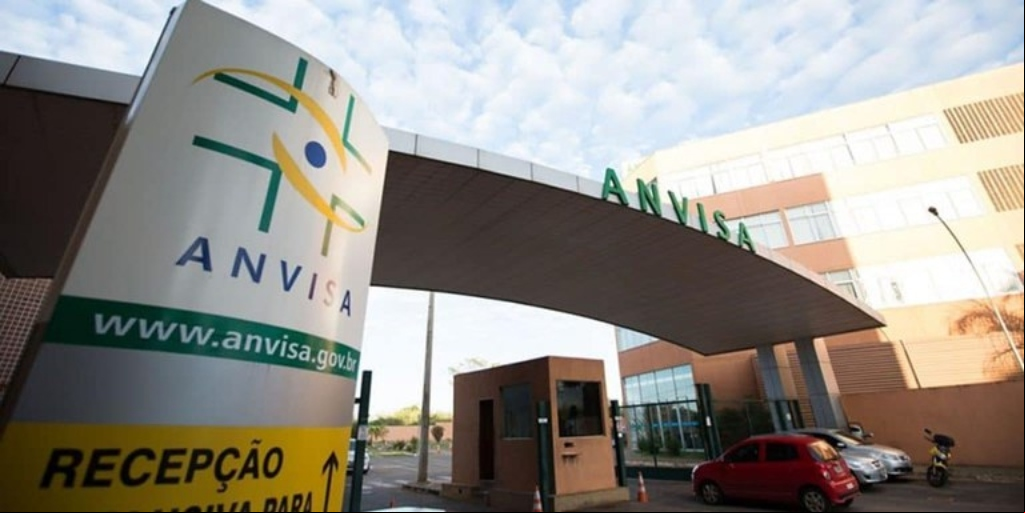 Anvisa interdita creme Colgate Total Clean Mint após efeitos indesejáveis associados ao uso da pasta