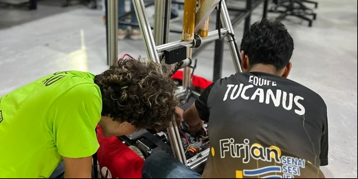Jovens da equipe Tucanus representam Nova Friburgo no Festival Sesi de Robótica, em Brasília