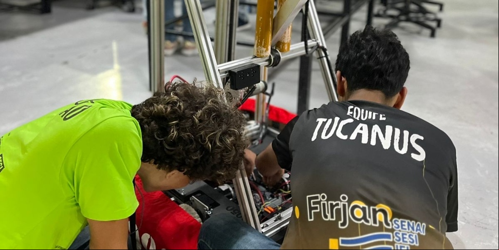 Jovens da equipe Tucanus representam Nova Friburgo no Festival Sesi de Robótica, em Brasília